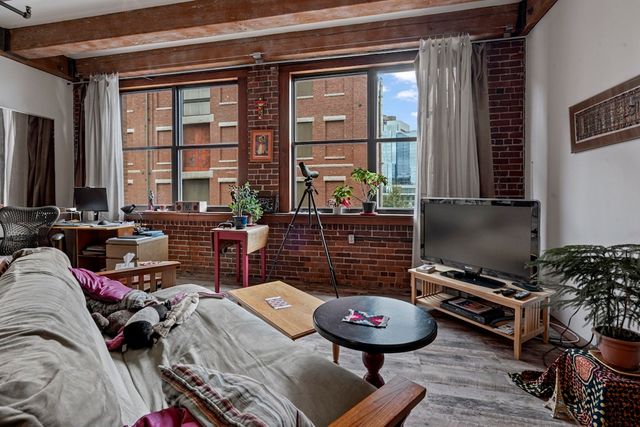 $725,000 | 33 Sleeper Street, Unit 302, Boston, MA 02210