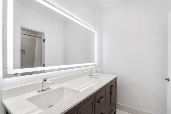 a view of washer and dryer in a kitchen