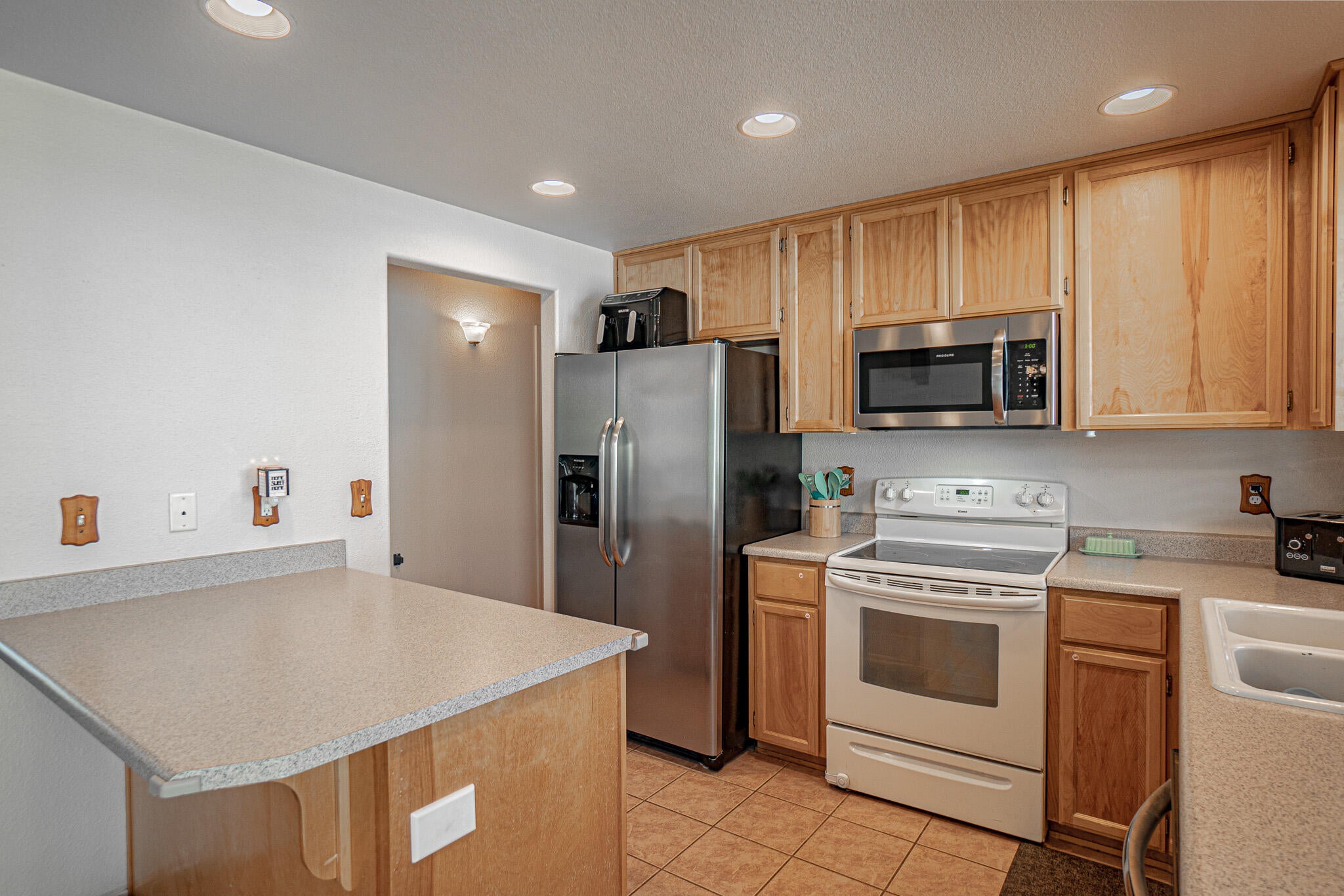 653 Andrea Way Eagle Point, OR 97524 - Photo 8 of 25 DSC09710-HDR