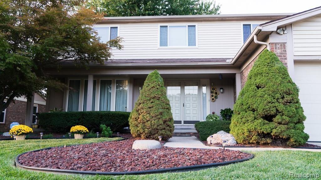 Atractive landscaping all over, and huge front covered porch