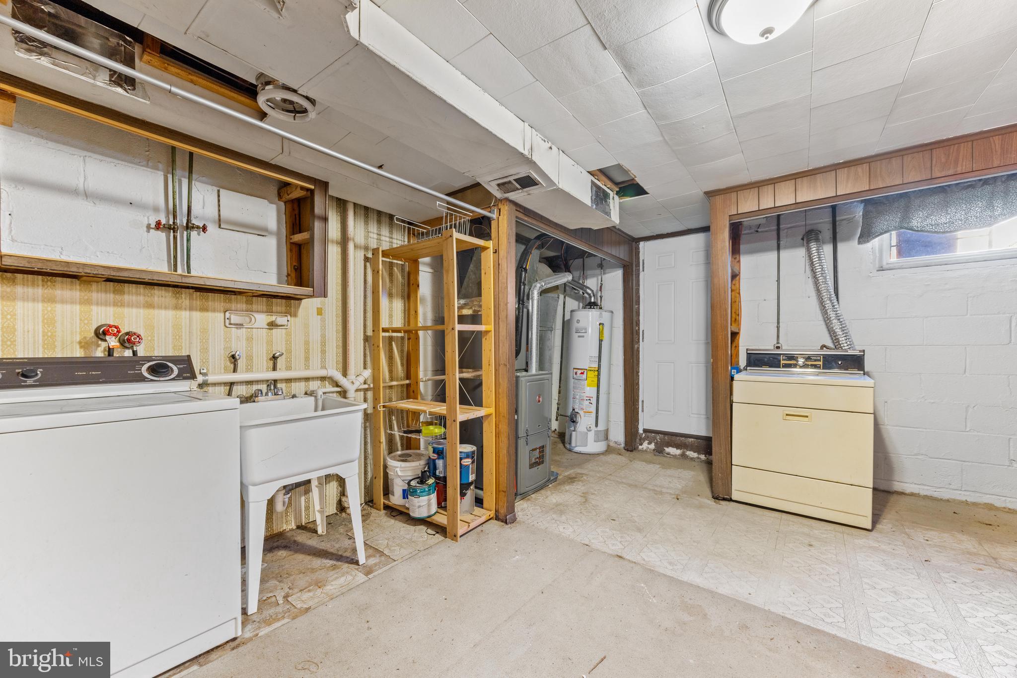 7310 Kirtley Road Baltimore, MD 21224 - Photo 17 of 31 a utility room with dryer and washer