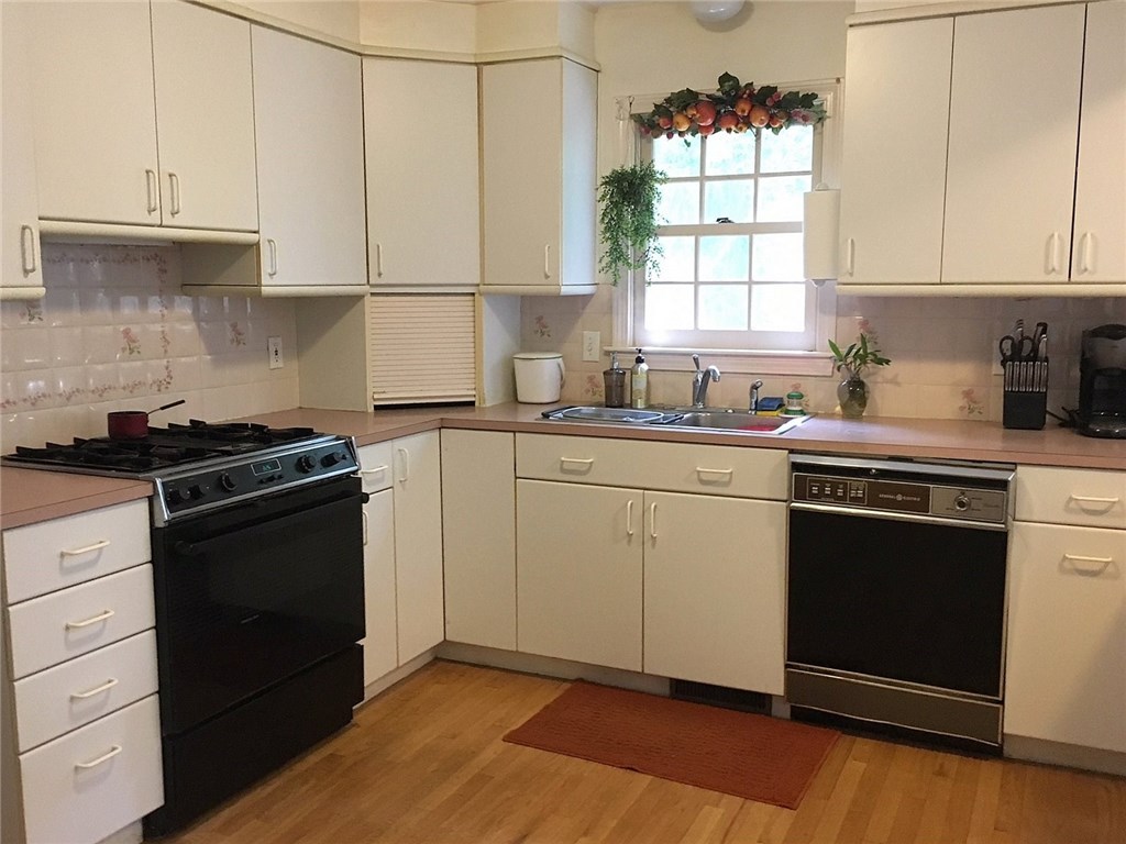 27 Short Road North Kingstown, RI 02852 - Photo 10 of 36 Gallery Image 10