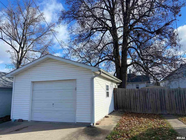 $141,500 | 614 South 22nd Street, Quincy, IL 62301