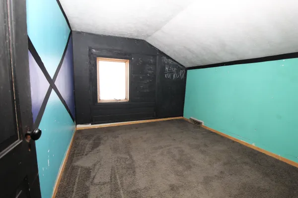 a view of empty room with window