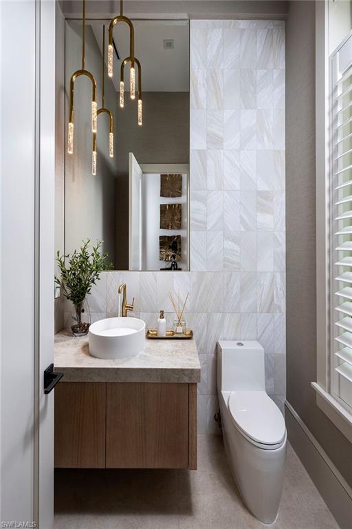 317 West Street Naples, FL 34108 - Photo 13 of 32