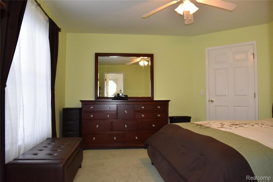 6550 Pinckney Road Pinckney, MI 48169 - Photo 10 of 32 10 MASTER BEDROOM.JPG