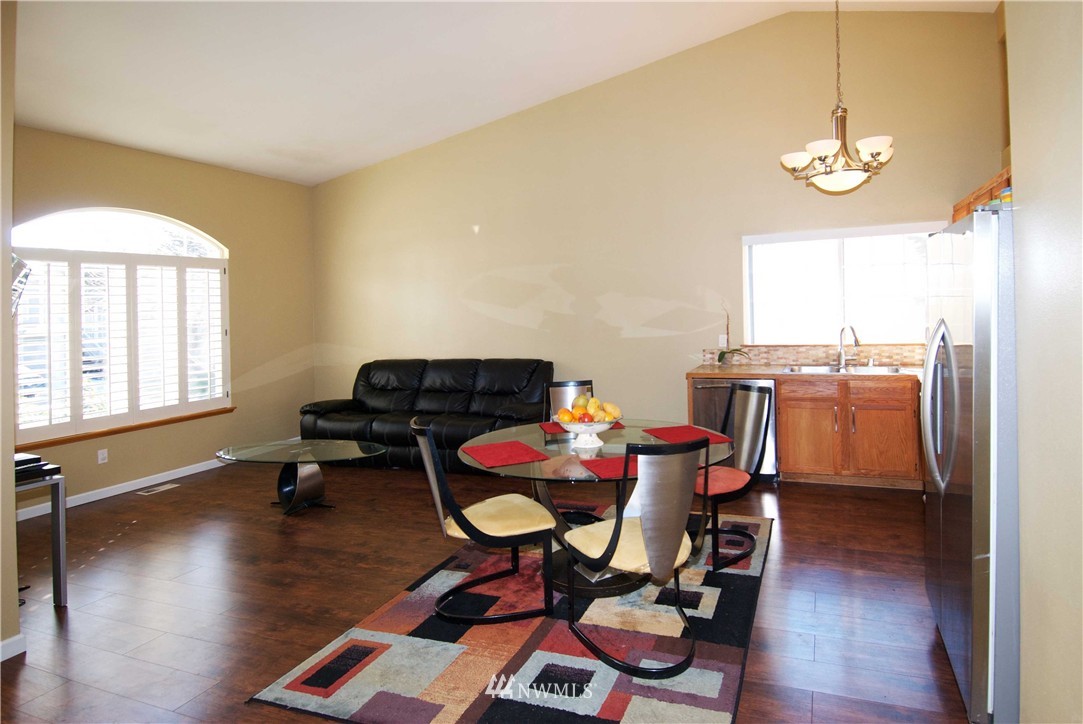 14014 Southeast 188 Way Renton, WA 98058 - Photo 3 of 11 Gallery Image 3