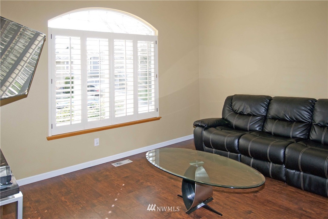 14014 Southeast 188 Way Renton, WA 98058 - Photo 4 of 11 Gallery Image 4