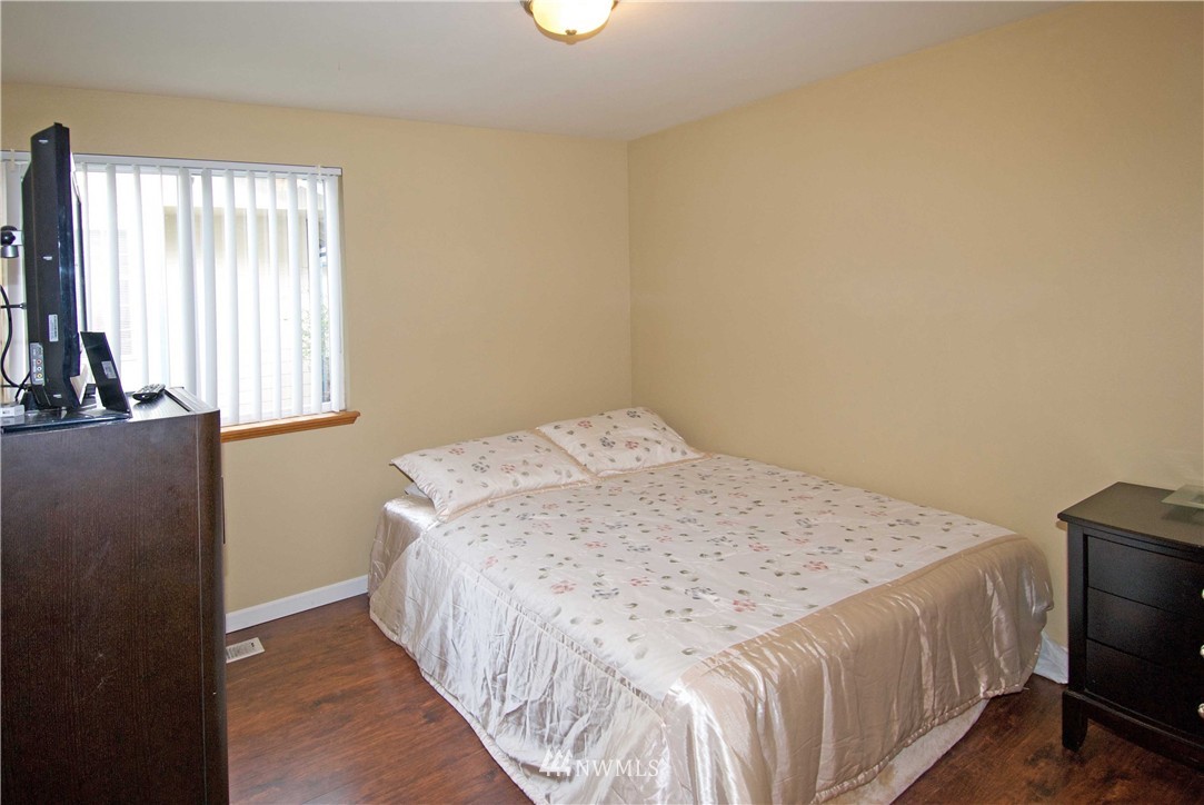 14014 Southeast 188 Way Renton, WA 98058 - Photo 5 of 11 Gallery Image 5