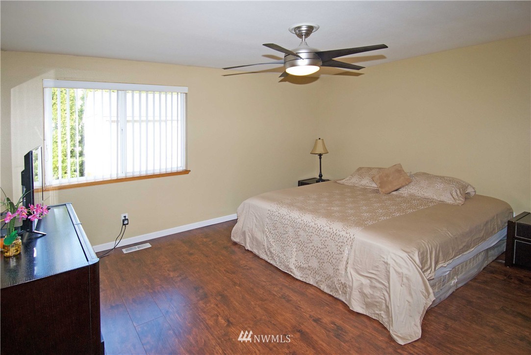 14014 Southeast 188 Way Renton, WA 98058 - Photo 8 of 11 Gallery Image 8