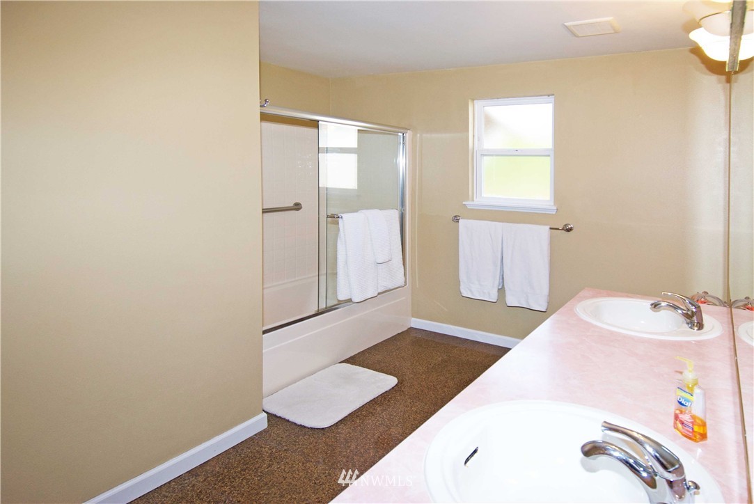 14014 Southeast 188 Way Renton, WA 98058 - Photo 9 of 11 Gallery Image 9
