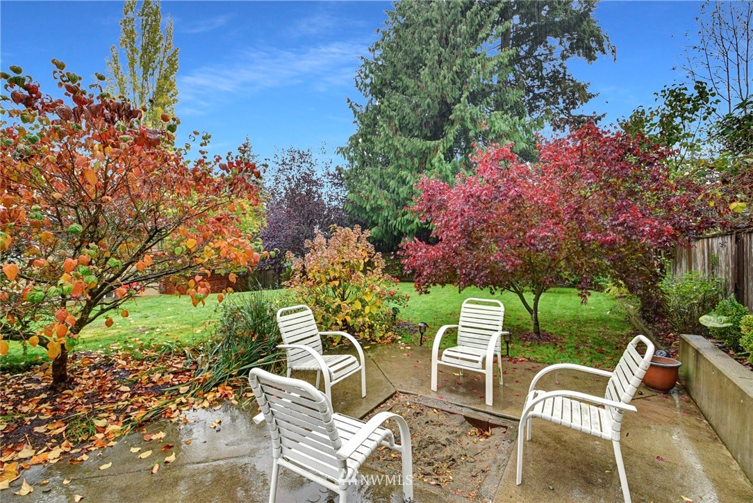 527 240th Street Southwest Bothell, WA 98021 - Photo 26 of 32 a view of a chairs and table in the patio