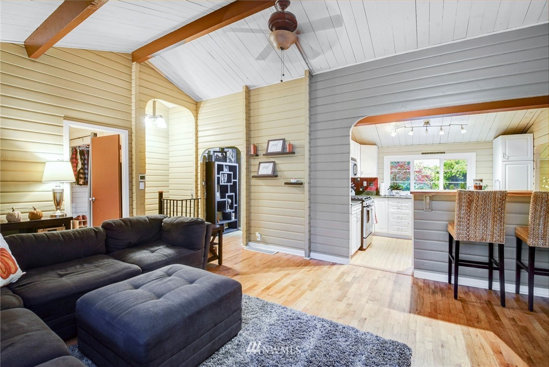 527 240th Street Southwest Bothell, WA 98021 - Photo 8 of 32 a living room with furniture and a wooden floor