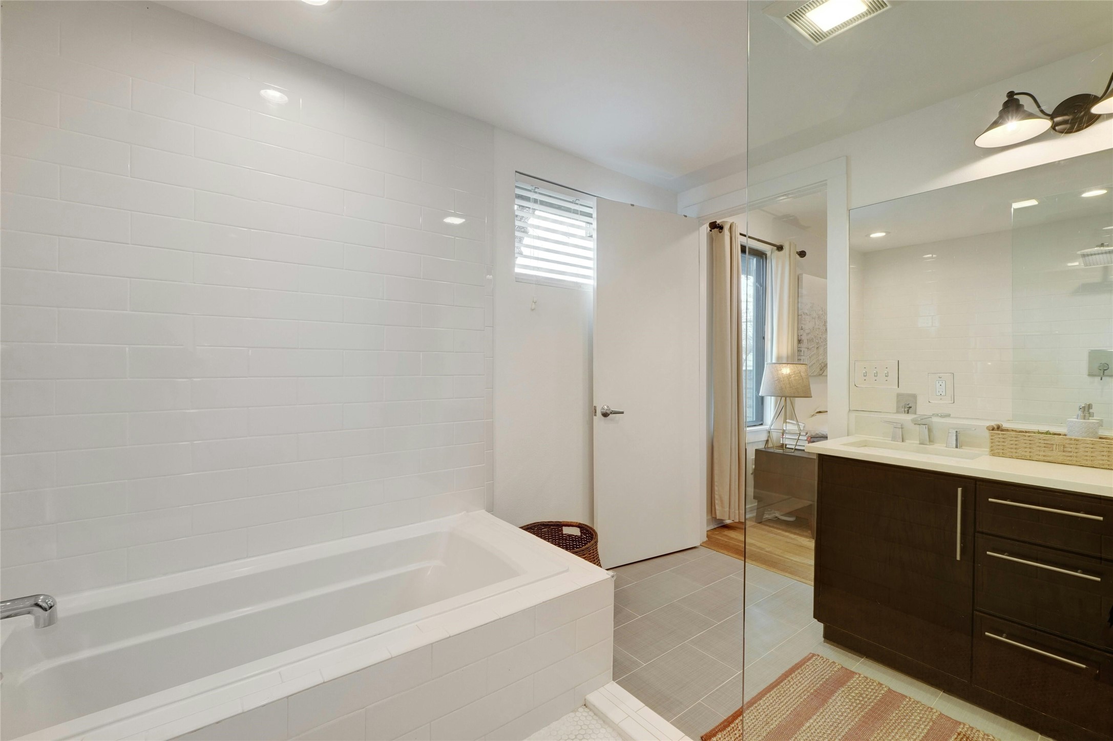 1907 East 14th Street, Unit A Austin, TX 78702 - Photo 24 of 35