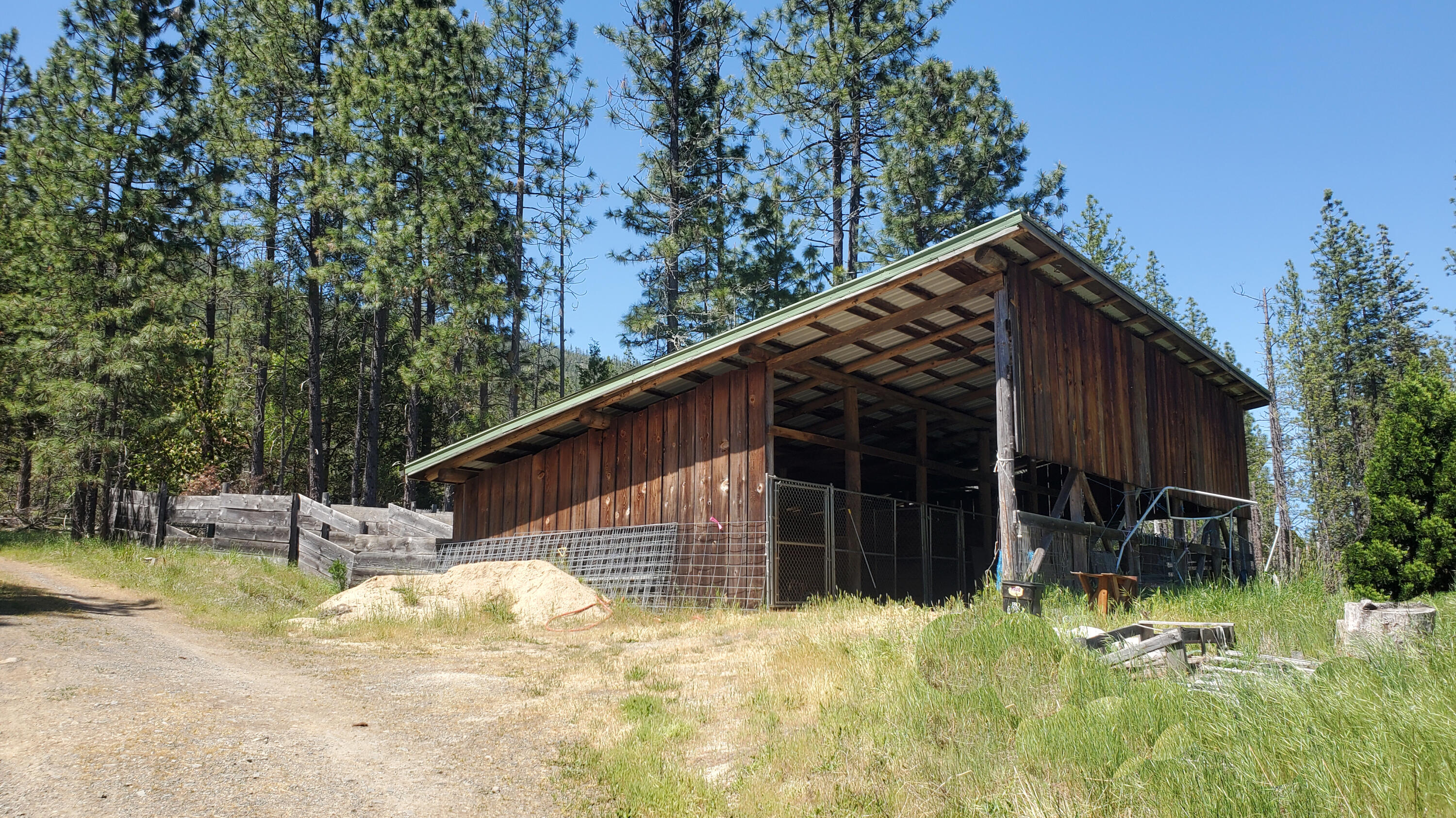 6016-6110 West Side Road Cave Junction, OR 97523 - Photo 10 of 67 7a barn