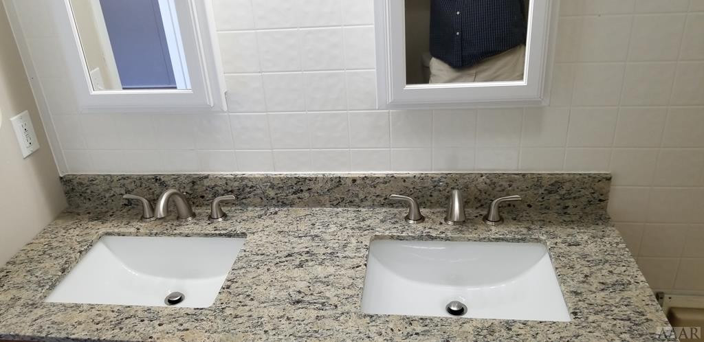 1089 Commissary Road Elizabeth City, NC 27909 - Photo 13 of 19 Master granite sink top
