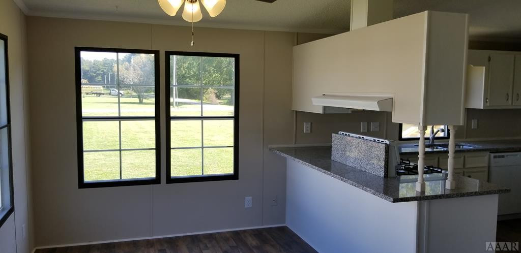 1089 Commissary Road Elizabeth City, NC 27909 - Photo 3 of 19 Breakast area
