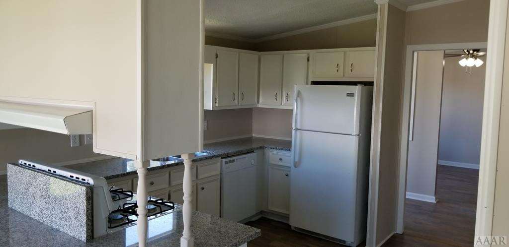 1089 Commissary Road Elizabeth City, NC 27909 - Photo 4 of 19 Kitchen with tons of counterspace