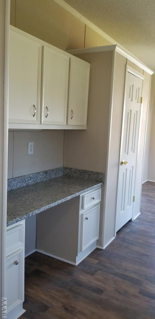1089 Commissary Road Elizabeth City, NC 27909 - Photo 6 of 19 Built in desk area and pantry