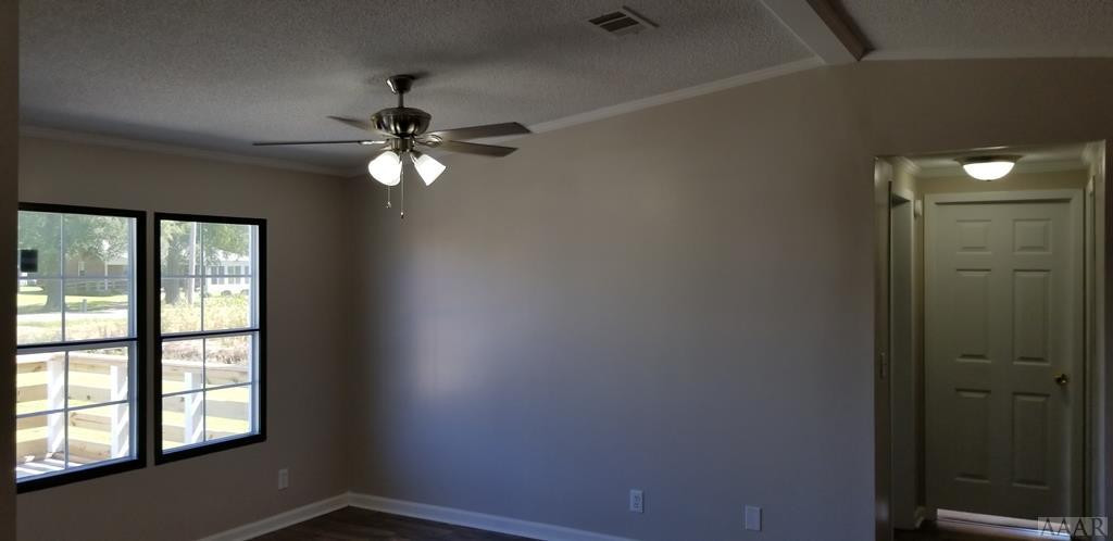 1089 Commissary Road Elizabeth City, NC 27909 - Photo 9 of 19 Dining area