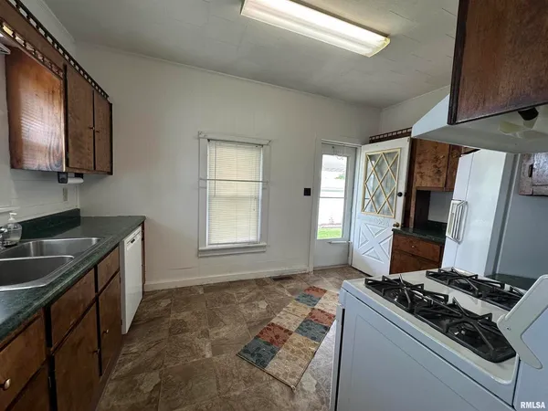 $94,000 | 1520 Gartside Street, Murphysboro, IL 62966