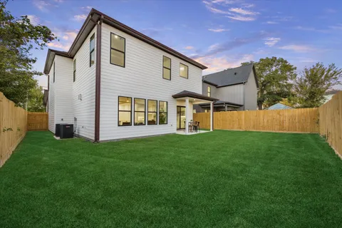 $925,000 | 614 Eleanor Street, Houston, TX 77009