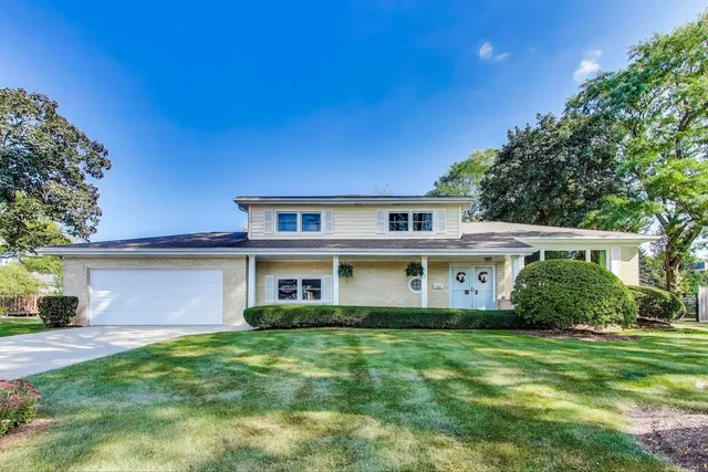 $749,000 | 945 Hawthorne Lane, Northbrook, IL 60062