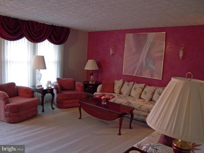 21 Greenleaf Road Parkville, MD 21234 - Photo 2 of 27 Living Room