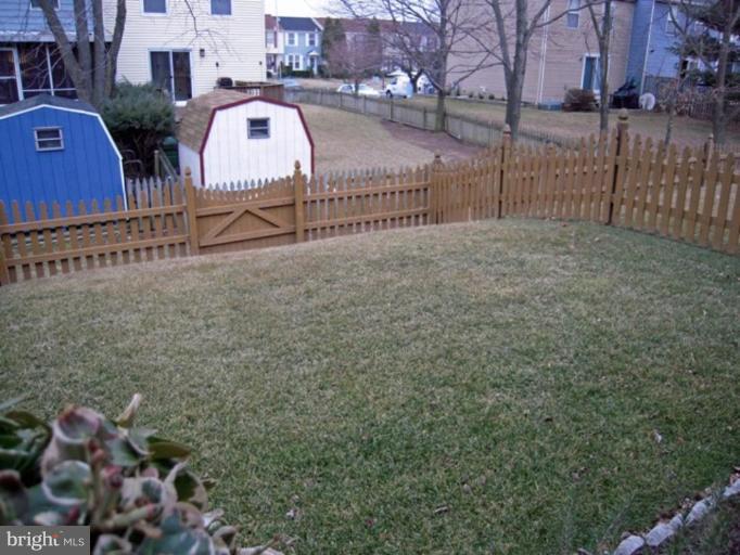 21 Greenleaf Road Parkville, MD 21234 - Photo 19 of 27 Back yard