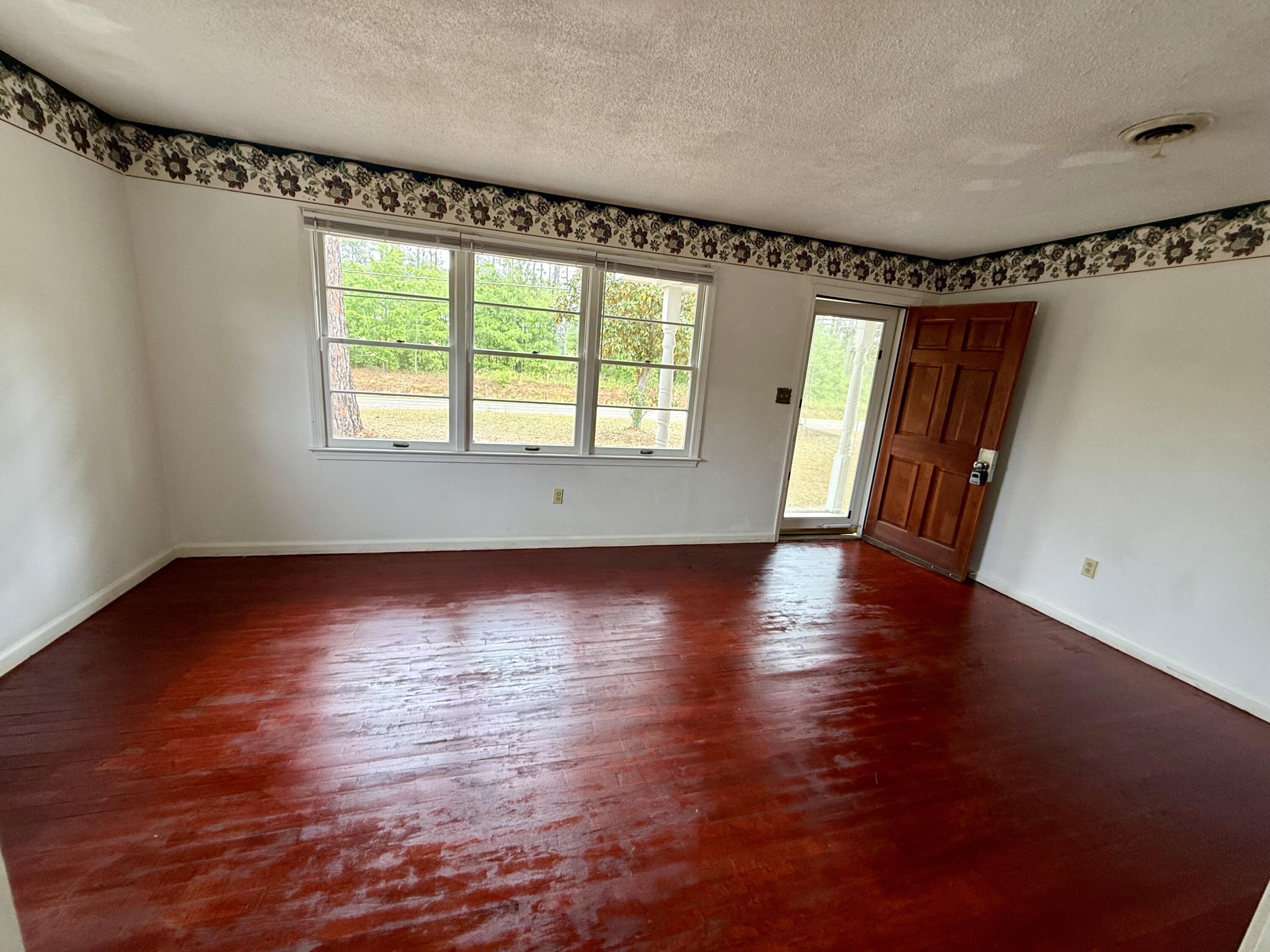 517 Winningham Road Orangeburg, SC 29118 - Photo 3 of 9 front rm-LR