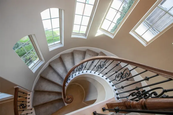 a view of entryway with a front door