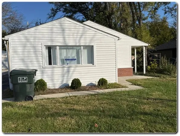 a view of front of house with a yard