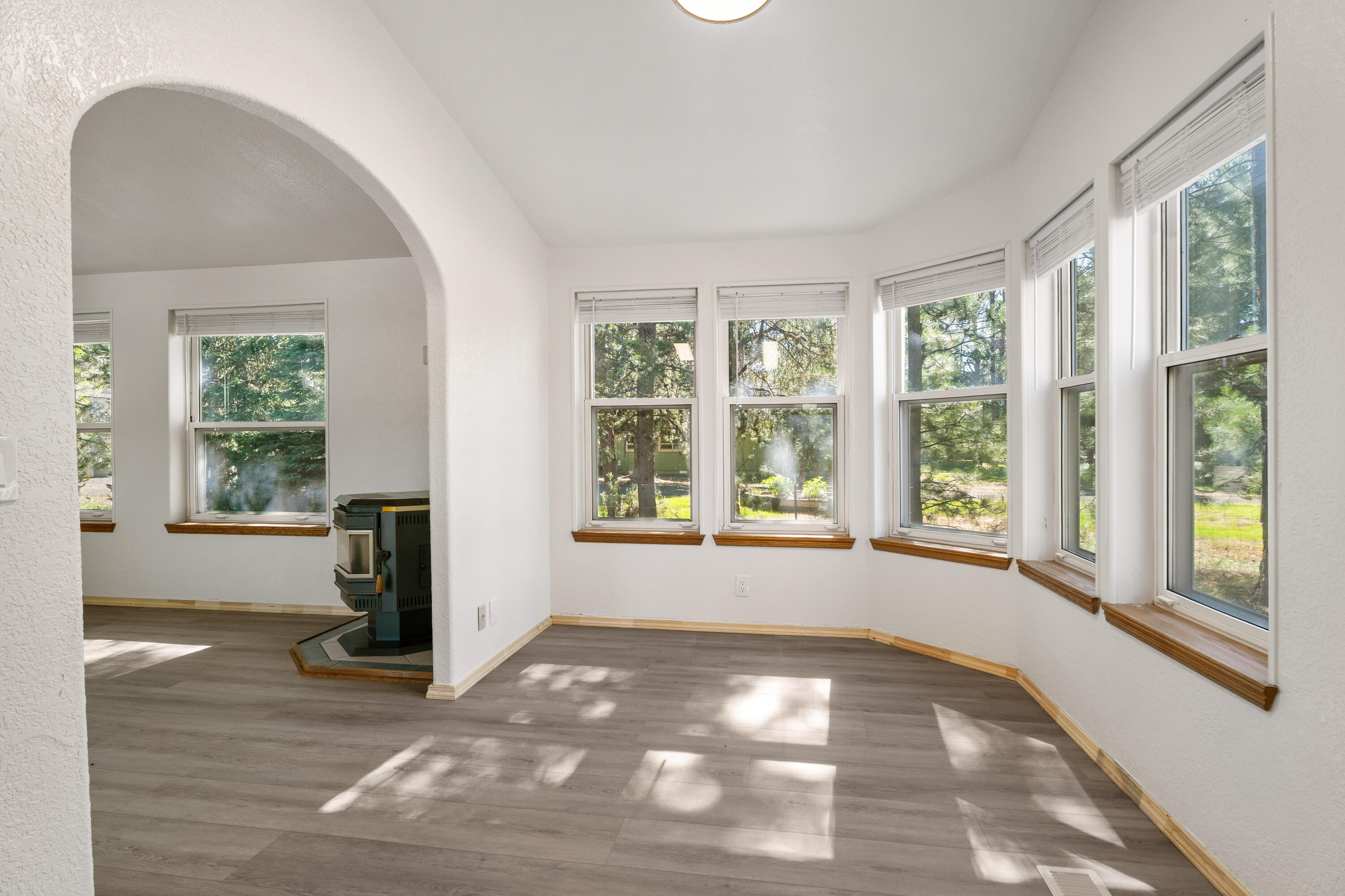 52550 Day Road La Pine, OR 97739 - Photo 17 of 59 16-Dining Room