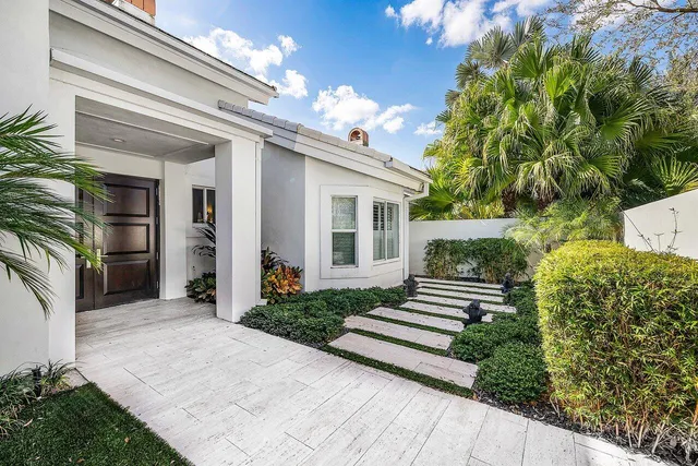 an aerial view of residential house with outdoor space and lake view