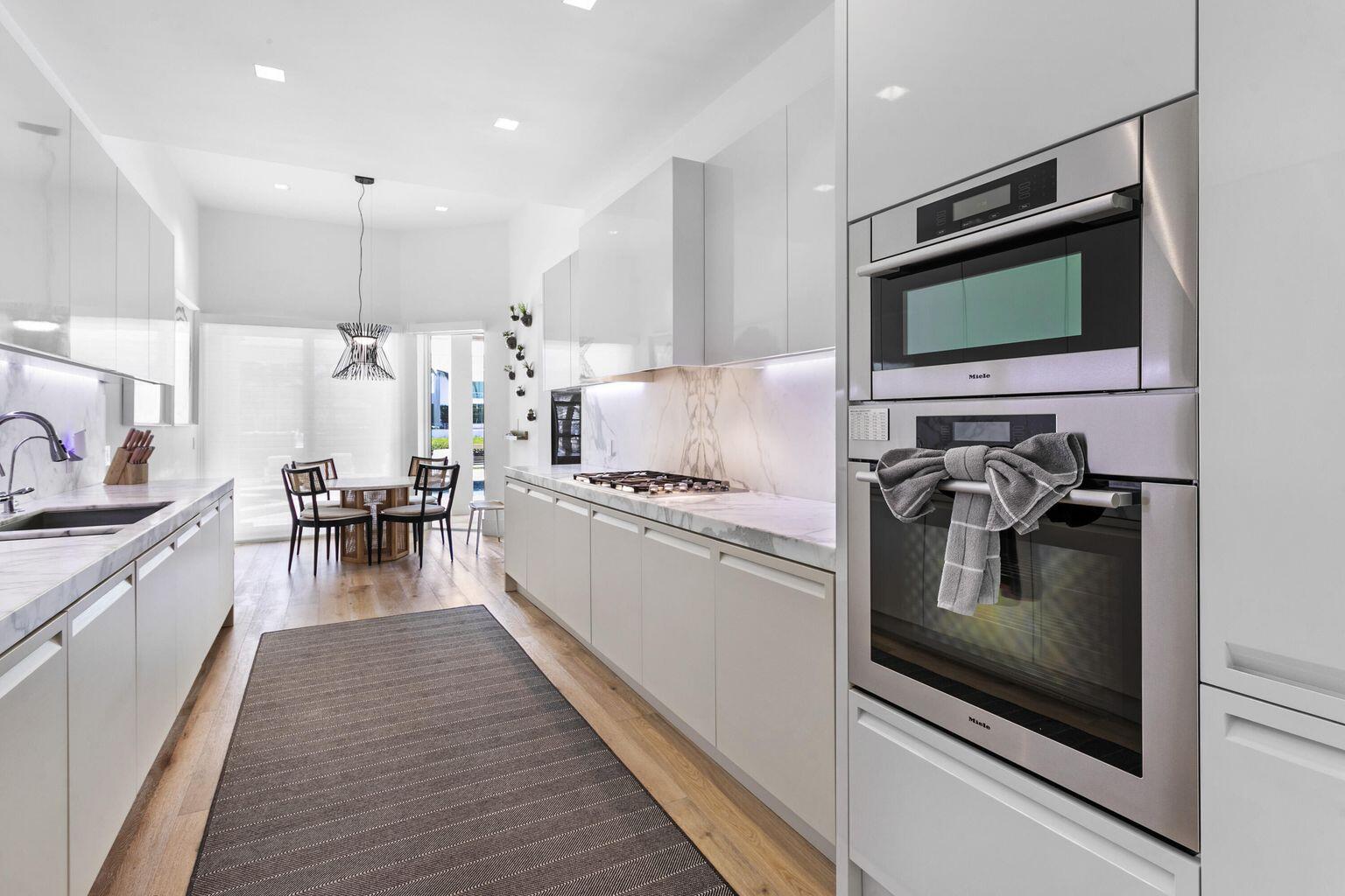 215 Island Drive Jupiter, FL 33477 - Photo 7 of 28 8