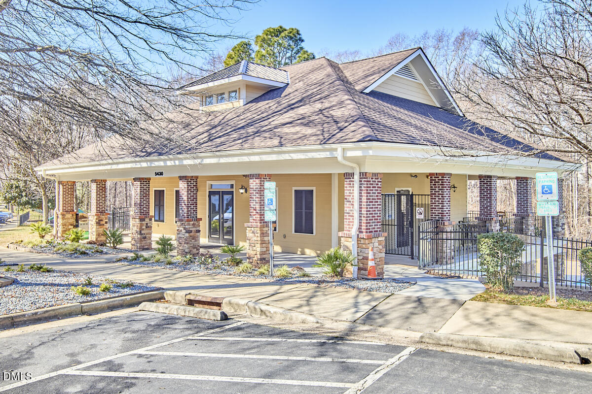 4411 Sugarbend Way Raleigh, NC 27606 - Photo 36 of 40 035