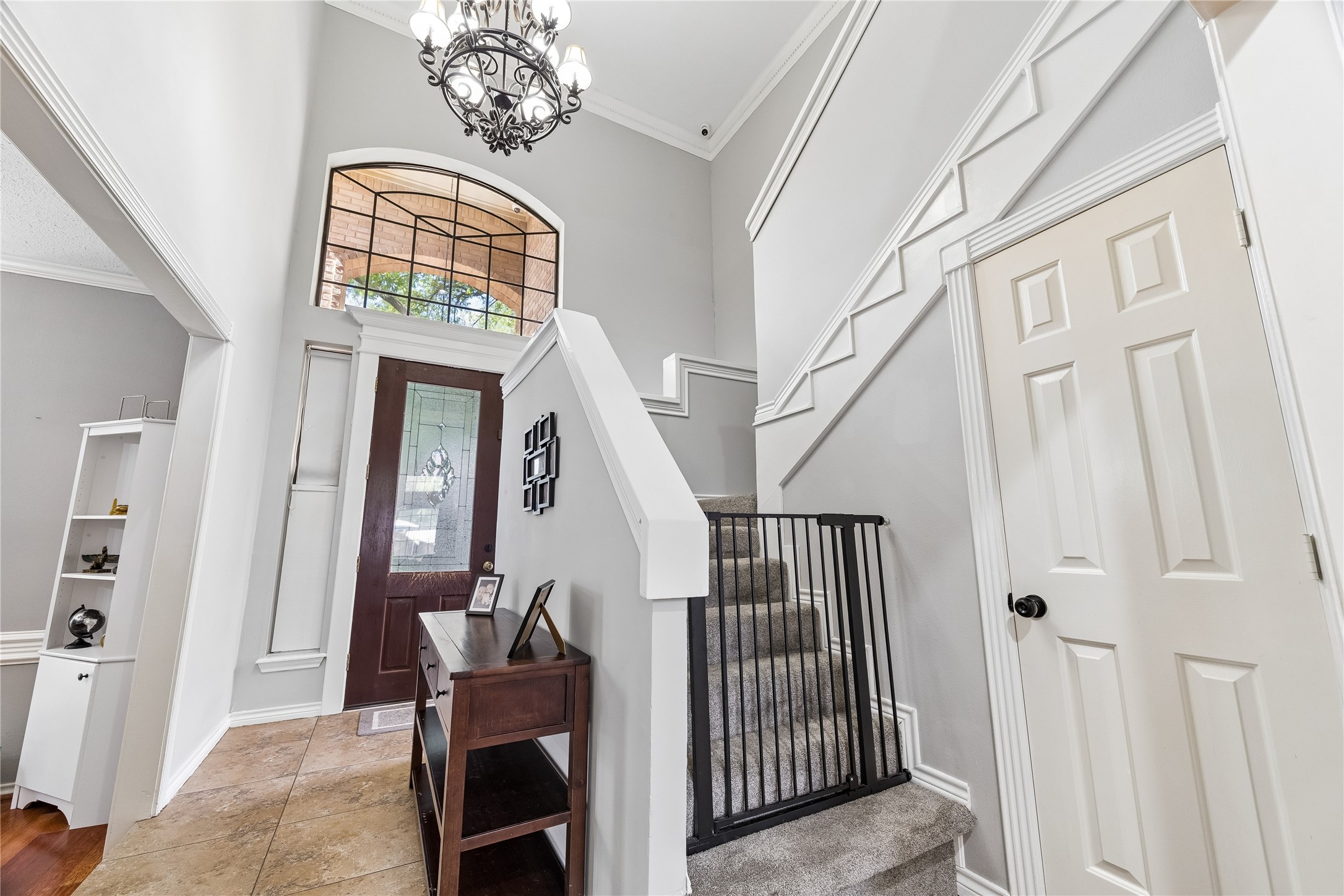 5823 Ashmere Lane Spring, TX 77379 - Photo 3 of 29 a view of hall way with furniture