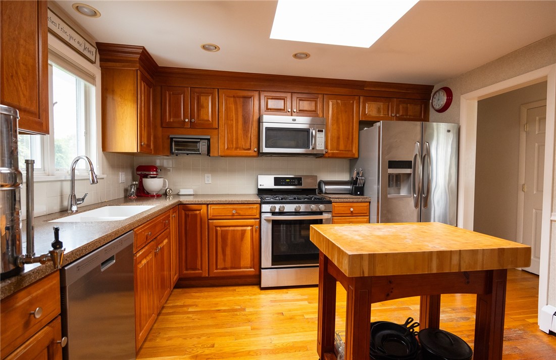 4 Polly Drive North Providence, RI 02911 - Photo 3 of 25