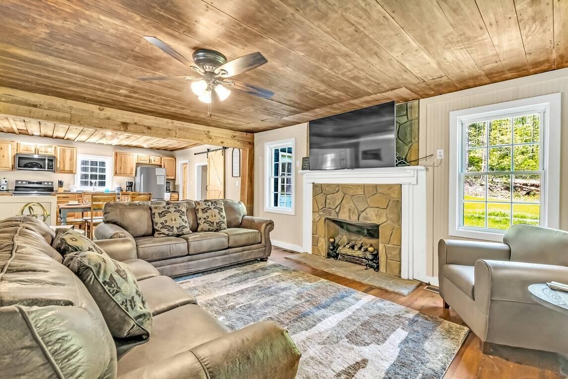 4555 Redwood Road Cosby, TN 37722 - Photo 3 of 25
