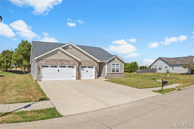 $395,000 | 3422 Chippewa Drive, Belleville, IL 62221