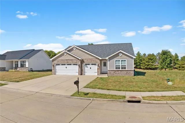 $395,000 | 3422 Chippewa Drive, Belleville, IL 62221