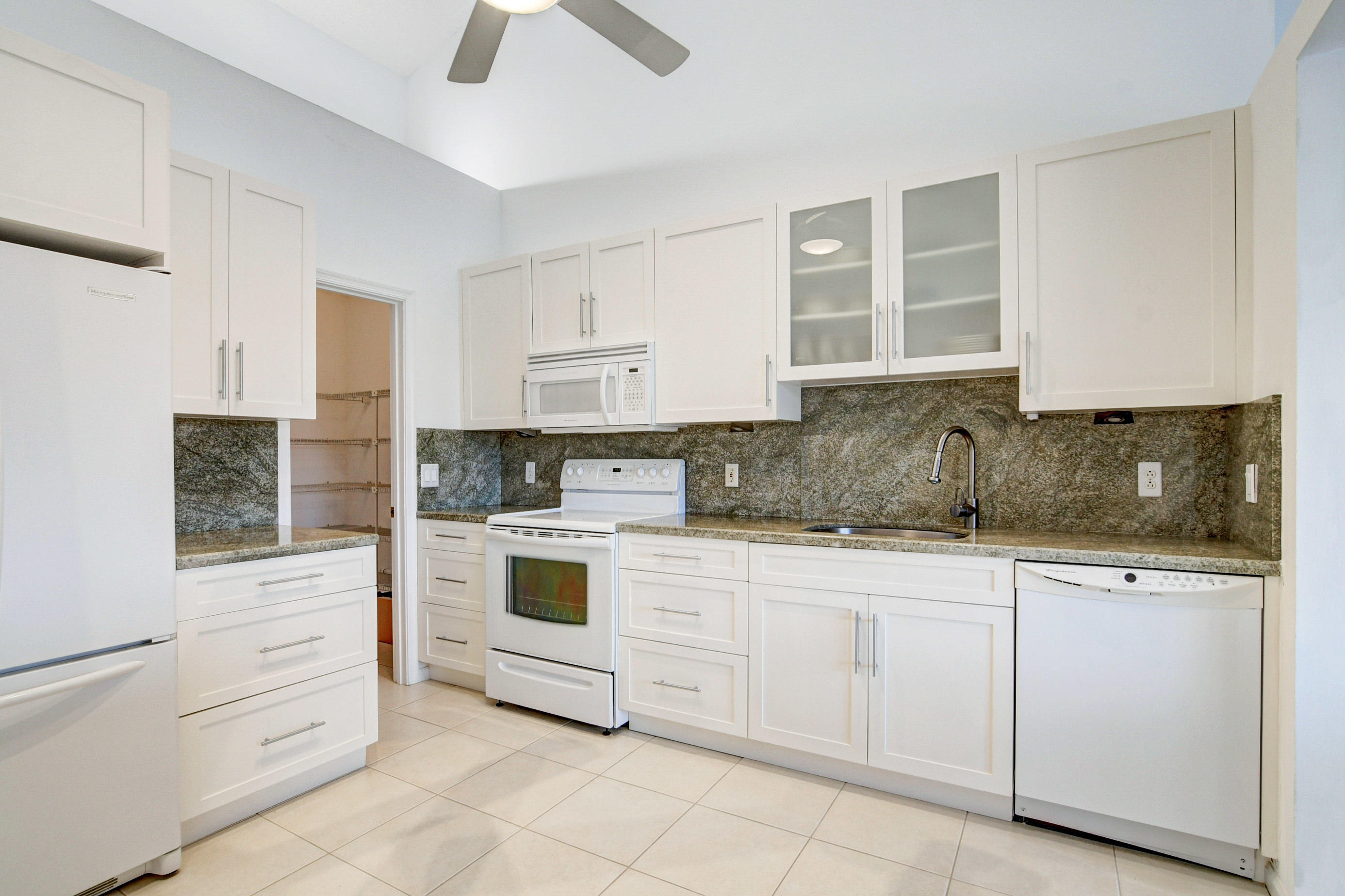 5771 Coach House Circle, Unit G Boca Raton, FL 33486 - Photo 11 of 72 Bright Kitchen