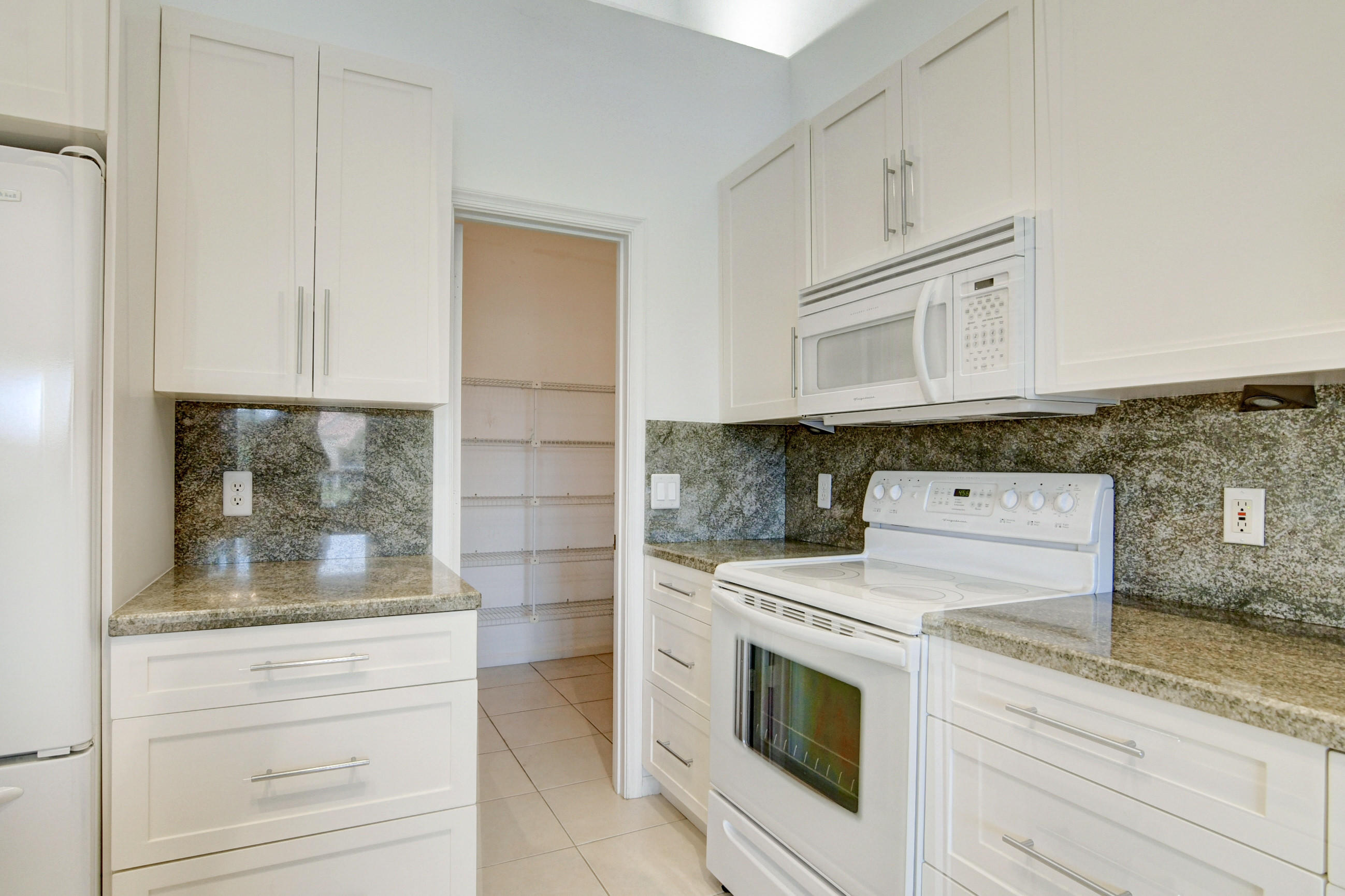 5771 Coach House Circle, Unit G Boca Raton, FL 33486 - Photo 14 of 72 Granite Countertops