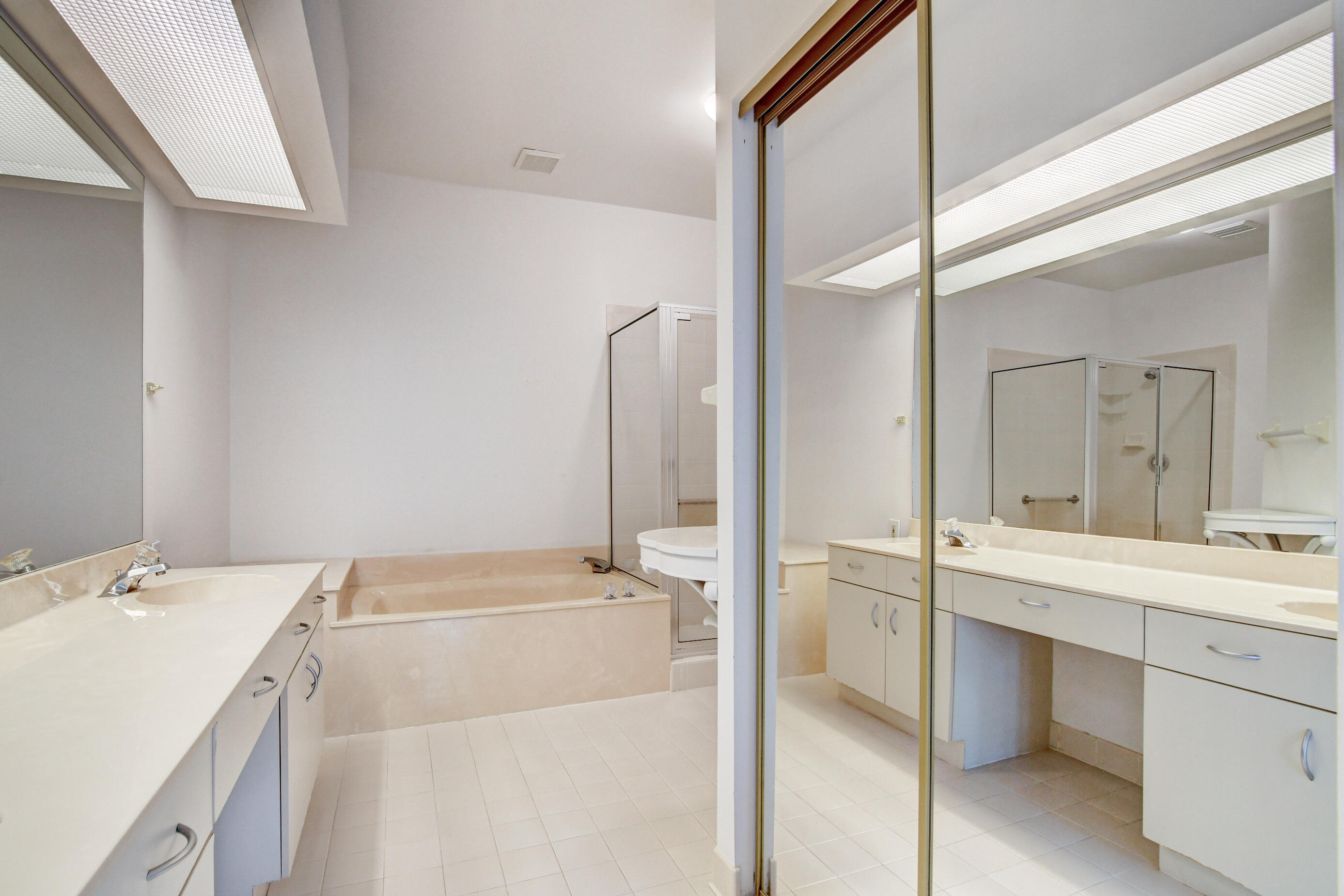 5771 Coach House Circle, Unit G Boca Raton, FL 33486 - Photo 24 of 72 2nd Master Closet