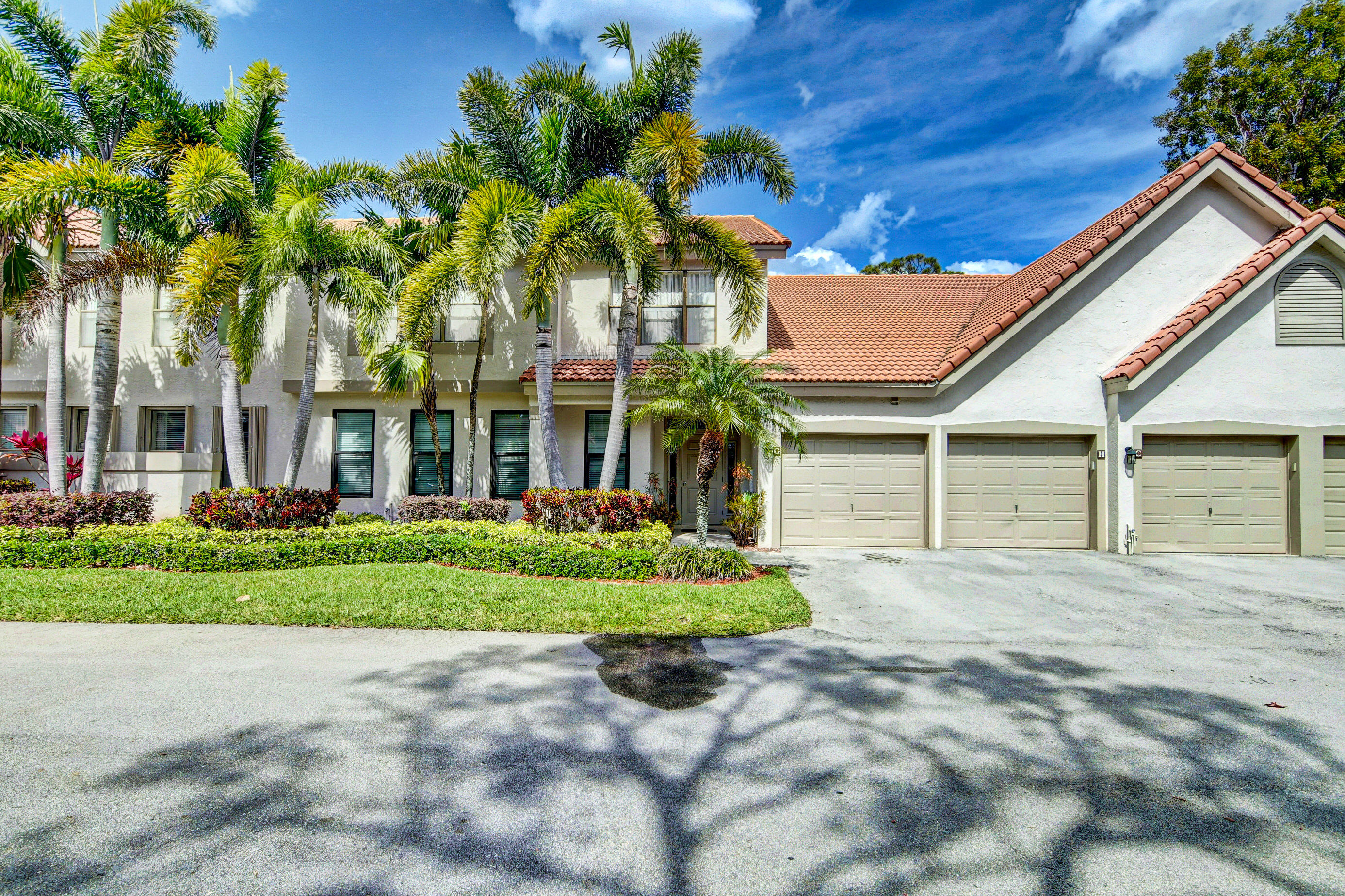 5771 Coach House Circle, Unit G Boca Raton, FL 33486 - Photo 55 of 72 Corner Garage & Driveway