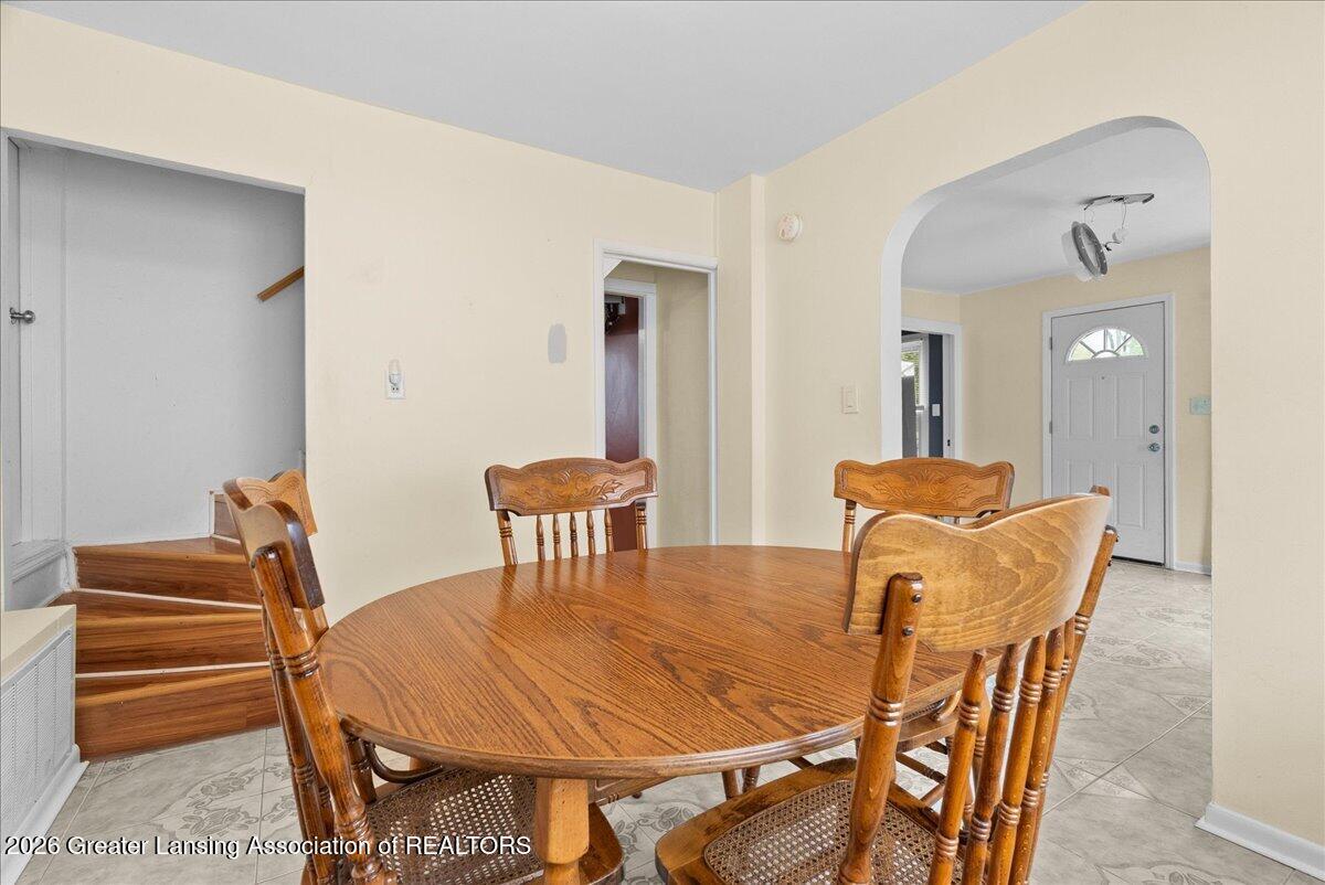 306 East Cavanaugh Road Lansing, MI 48910 - Photo 13 of 29 13-Media Jett - 08
