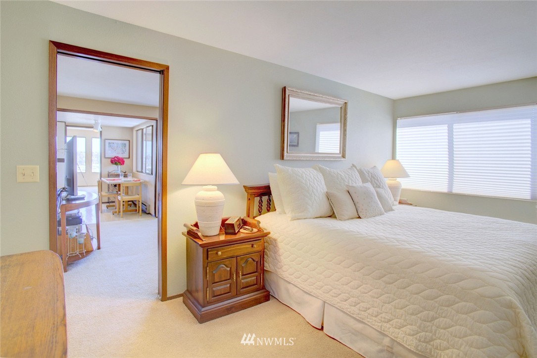 3612 26th Place West, Unit 4 Seattle, WA 98199 - Photo 8 of 15