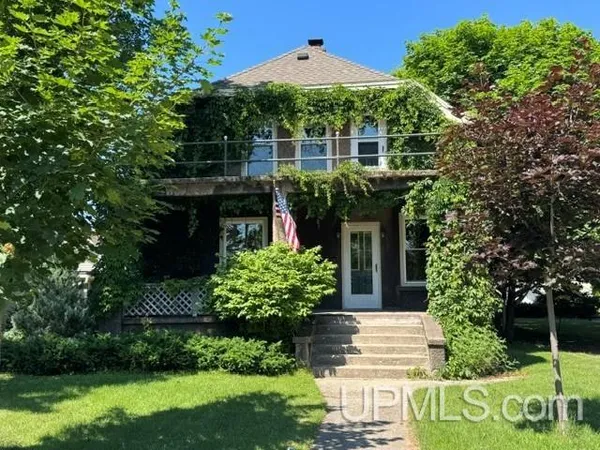 $230,000 | 1121 North 16th Street, Escanaba, MI 49829
