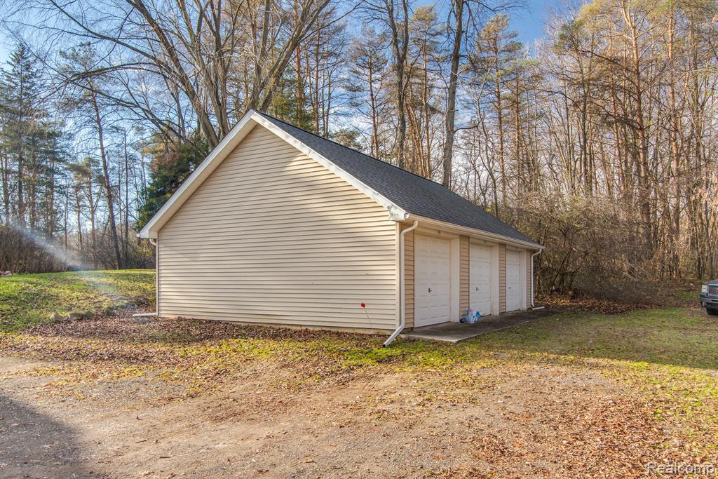 9798 Mcgregor Road Pinckney, MI 48169 - Photo 4 of 20