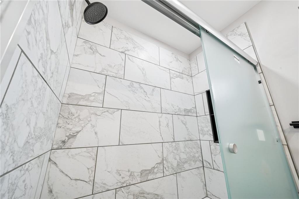 12305 Larimer Avenue Irwin, PA 15642 - Photo 23 of 39 MAIN BATHROOM (TUB)